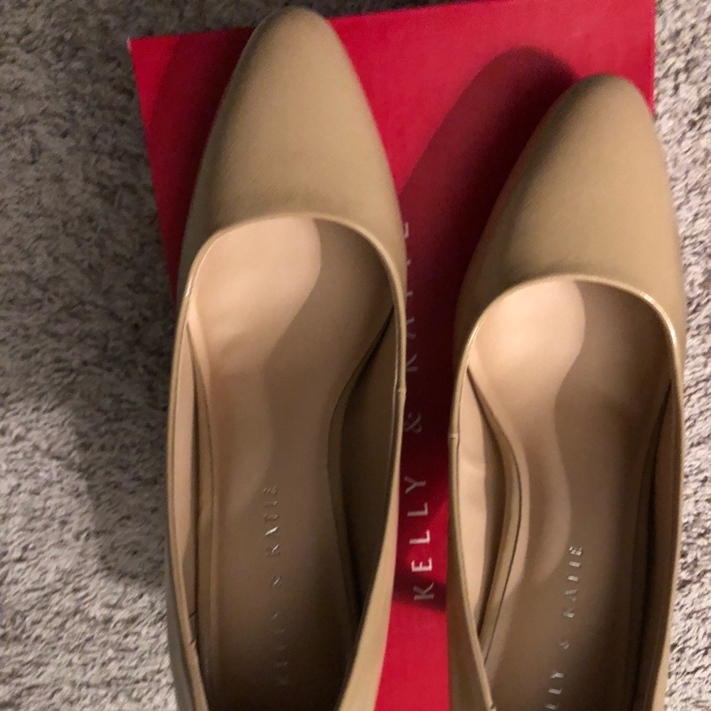 Nude Pumps
